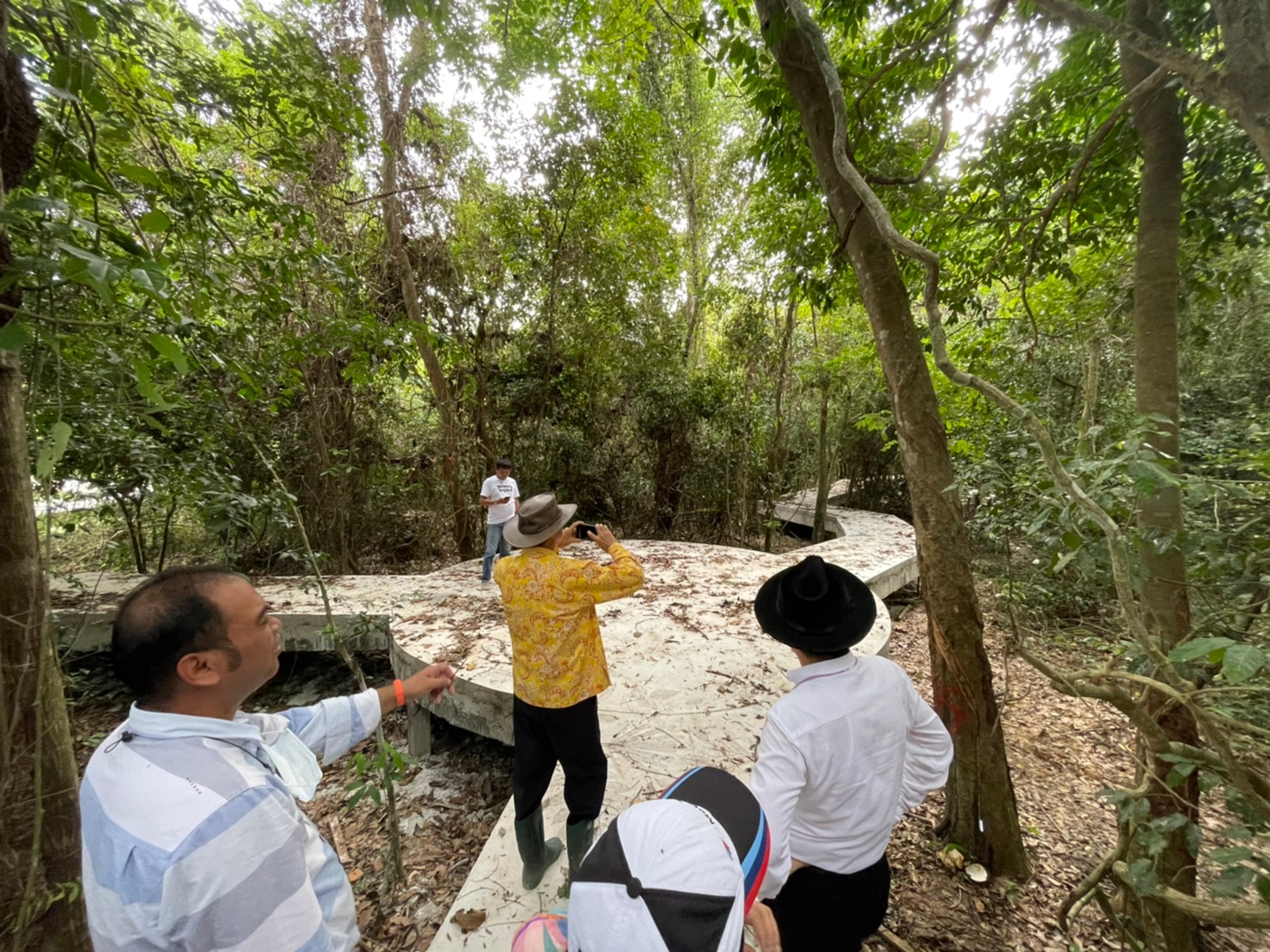 อธิการบดี ติดตามความคืบหน้างานก่อสร้าง canopy walkway