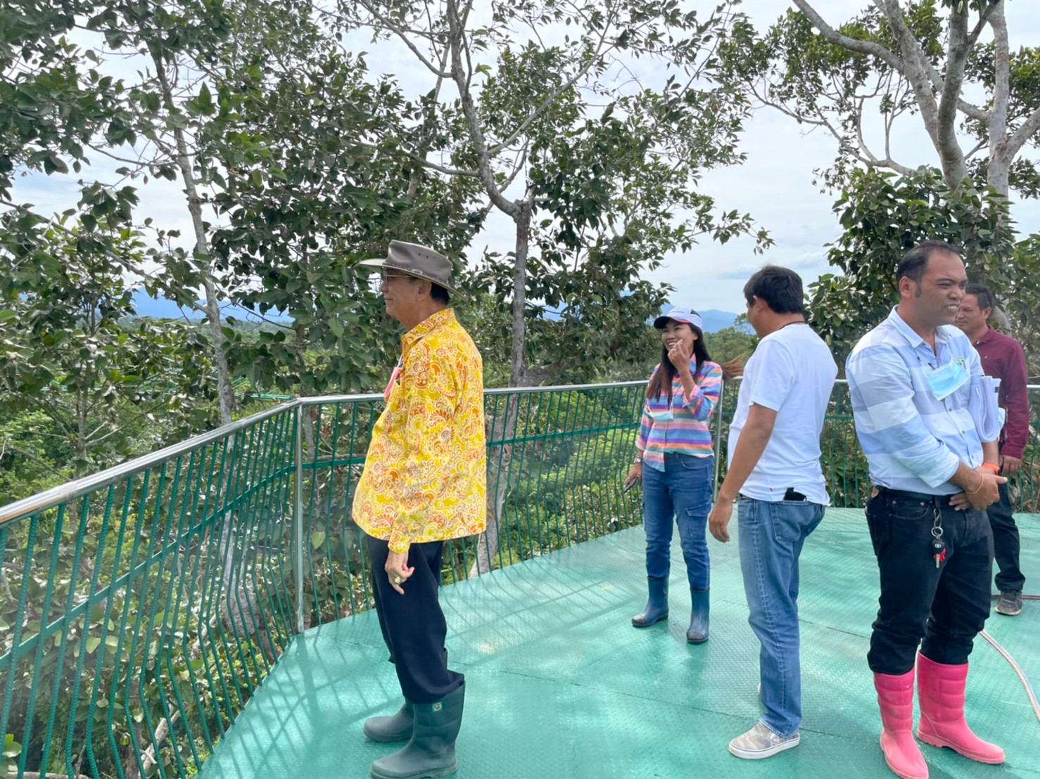 อธิการบดี ติดตามความคืบหน้างานก่อสร้าง canopy walkway