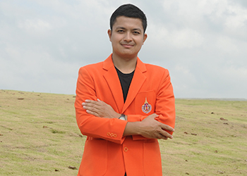 นายภัทราวุธ สมปรีดา