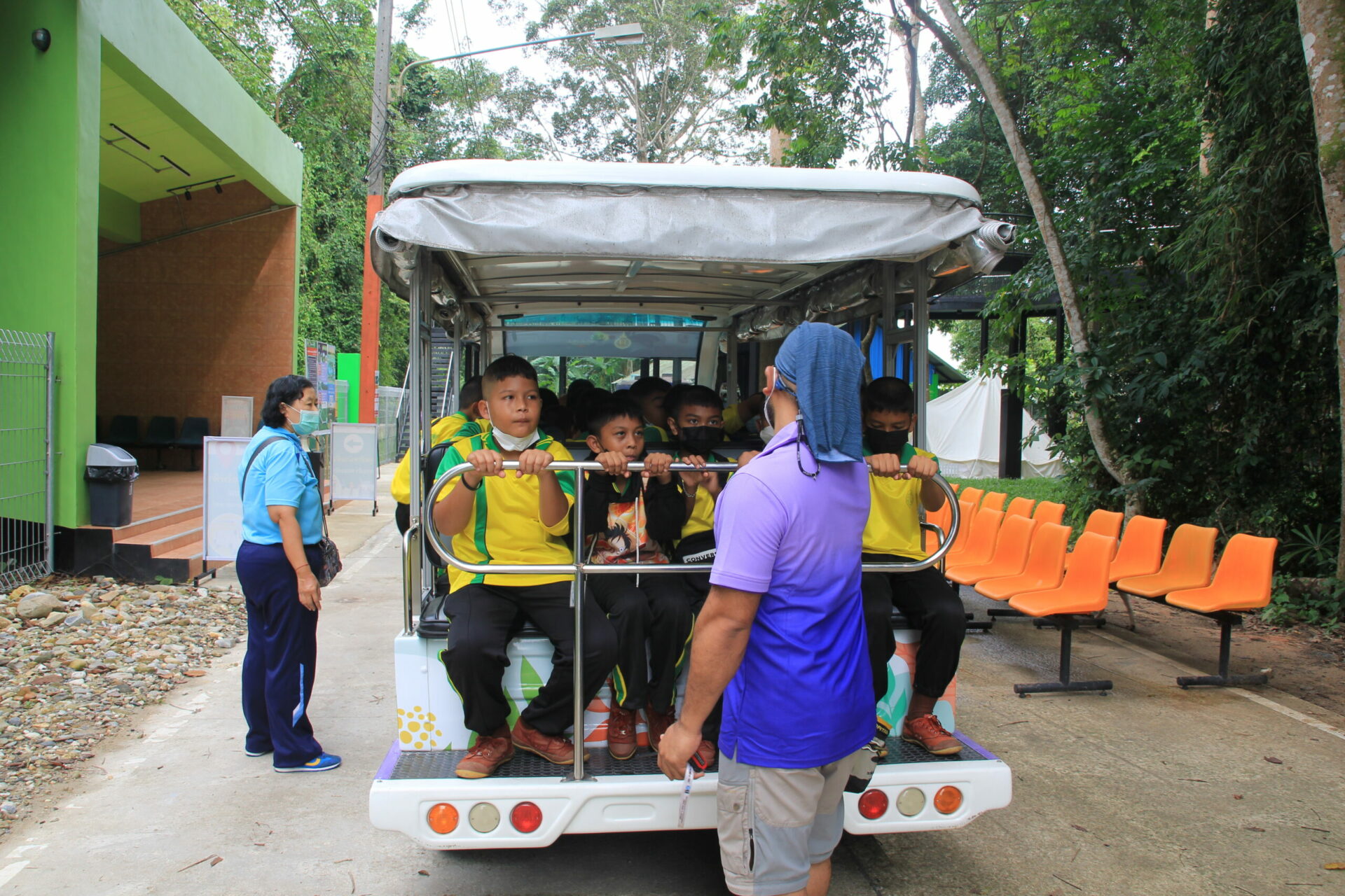 การให้บริการ โรงเรียนวัดควรชม เยี่ยมชมอุทยานพฤกษศาสตร์