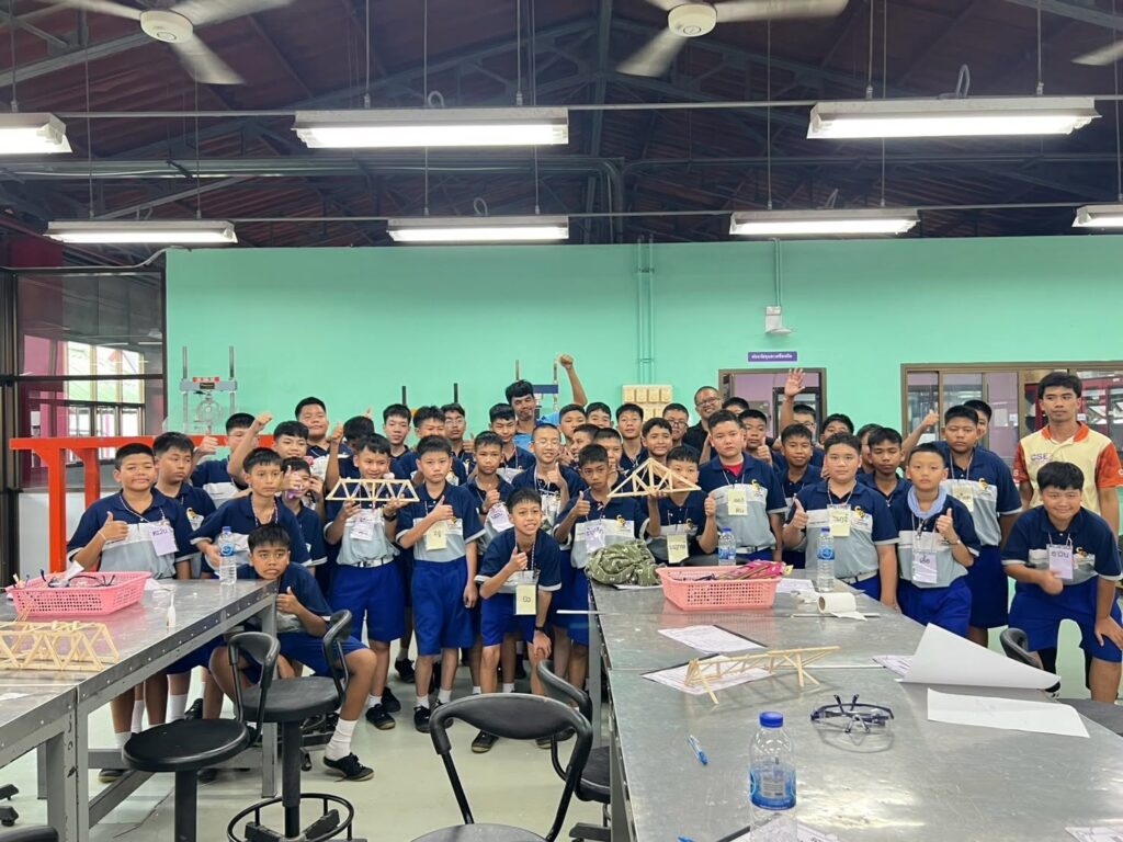 อุทยานพฤกษศาสตร์ มวล. จัดค่ายวิทยาศาสตร์ โรงเรียนแสงทองวิทยา 82 คน